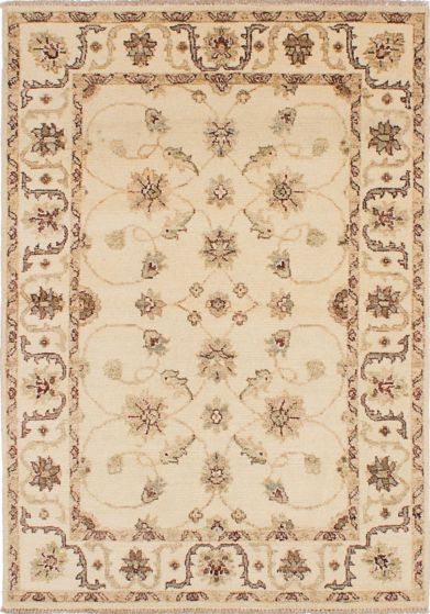 Indian Chubi Collection 4'6" x 6'4" Hand-knotted Wool Rug 