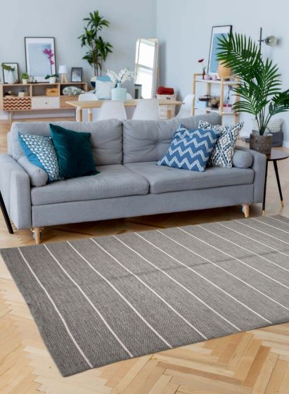 Indian Nevada 5'0" x 8'2" Flat-Weave Wool Kilim 