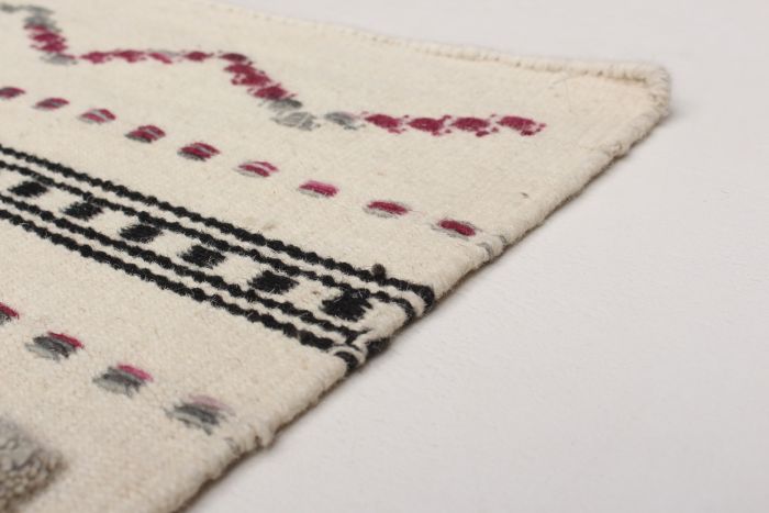 Indian Sedona 5'3" x 7'7" Flat-Weave Wool Kilim 