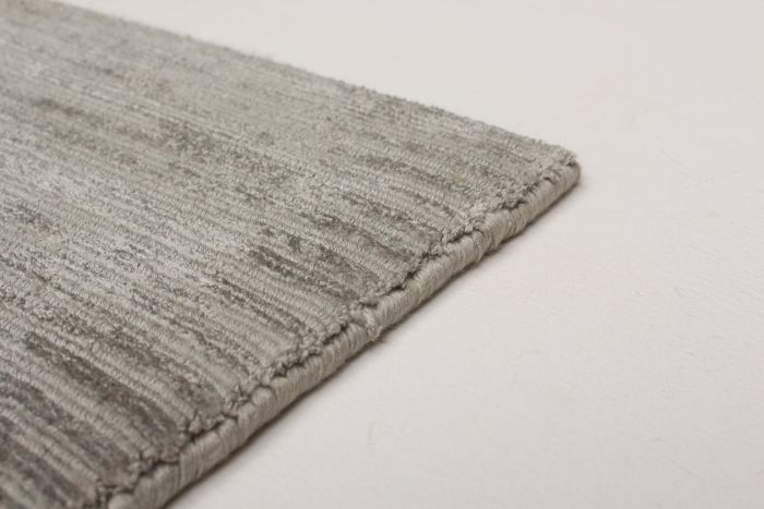 Indian Galleria 5'0" x 8'0" Hand Loomed Silk Rug 