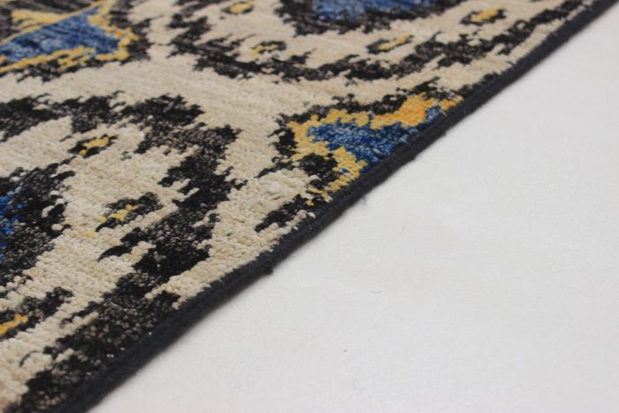 Indian Shalimar 5'11" x 6'3" Hand-knotted Wool Rug 