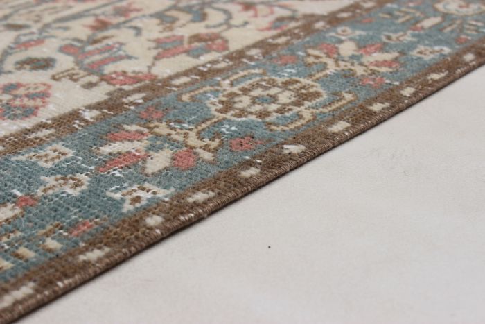 Turkish Melis Vintage 5'5" x 9'9" Hand-knotted Wool Rug 