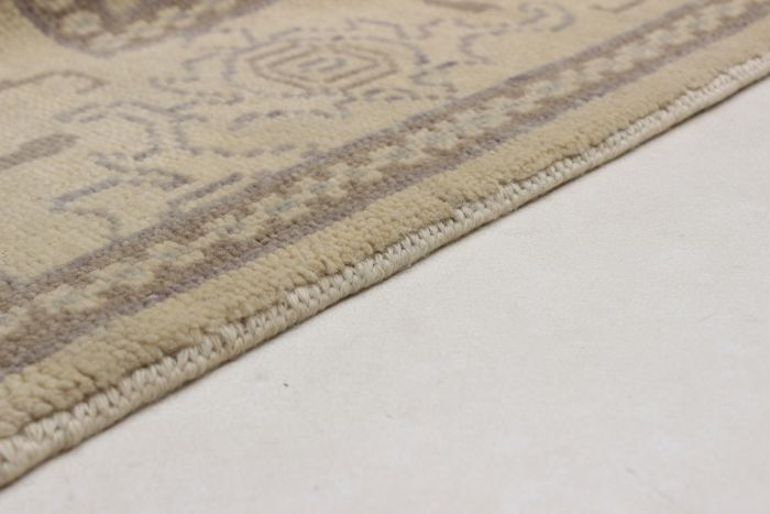 Indian Eternity 5'4" x 8'2" Hand-knotted Bamboo Silk Rug 
