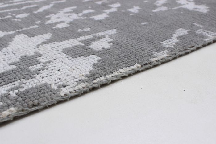 Indian La Seda 5'8" x 7'10" Hand-knotted Wool & Silk Rug 