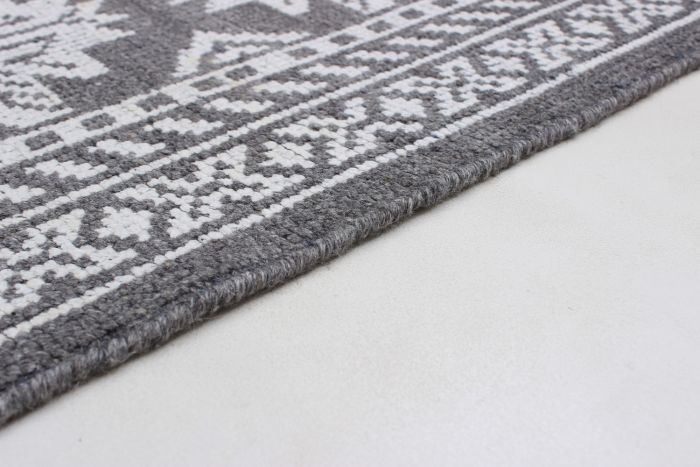 Indian La Seda 5'1" x 7'10" Hand-knotted Wool & Silk Rug 