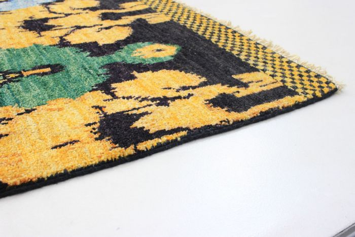 Indian Shalimar 4'10" x 5'0" Hand-knotted Wool Rug 