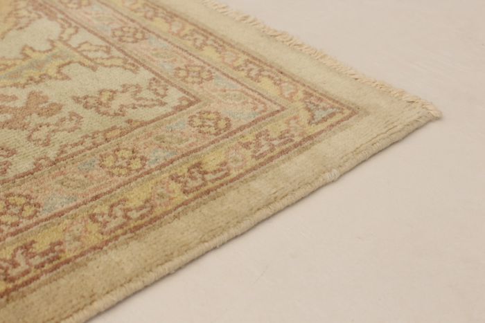 Turkish Authentic Ushak 6'2" x 9'2" Hand-knotted Wool Cream Rug