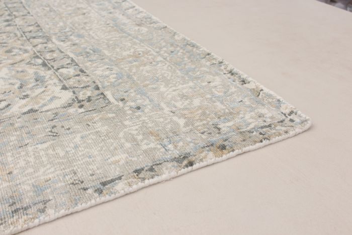 Indian Galleria 5'0" x 8'0" Hand Loomed Silk Rug 