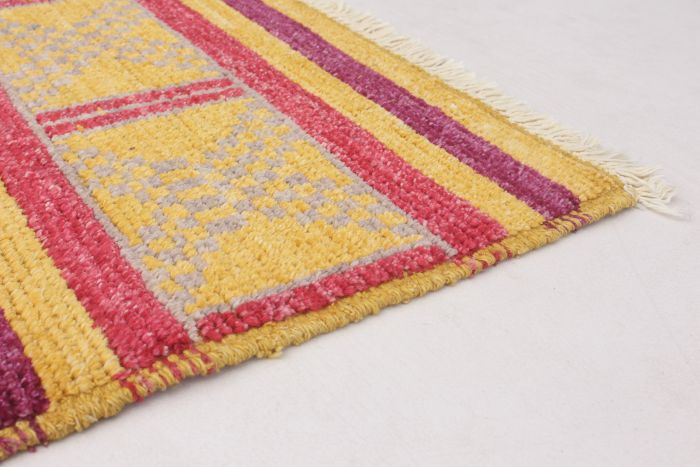 Indian Shalimar 6'4" x 8'9" Hand-knotted Wool Rug 
