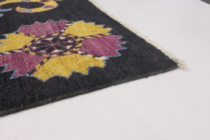 Indian Shalimar 5'10" x 6'1" Hand-knotted Wool Rug 