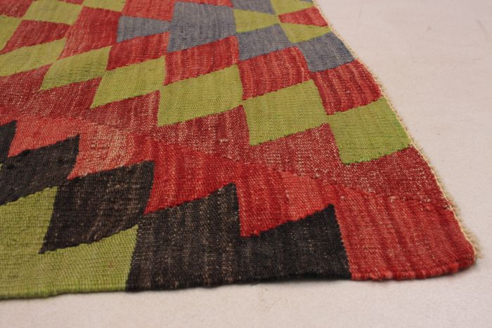 Turkish Sivas 5'7" x 10'7" Flat-Weave Wool Kilim 