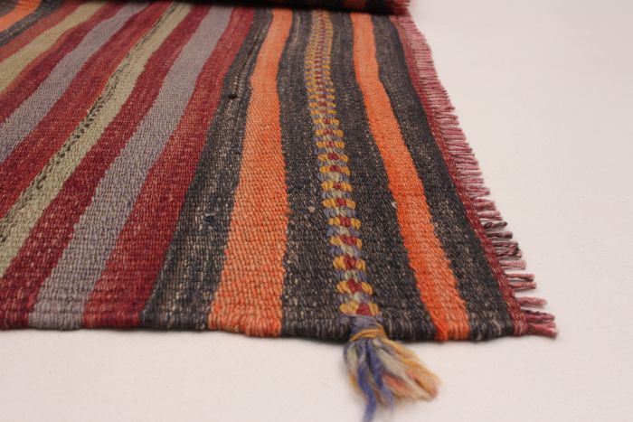 Turkish Boho 4'6" x 8'10" Flat-Weave Wool Kilim 