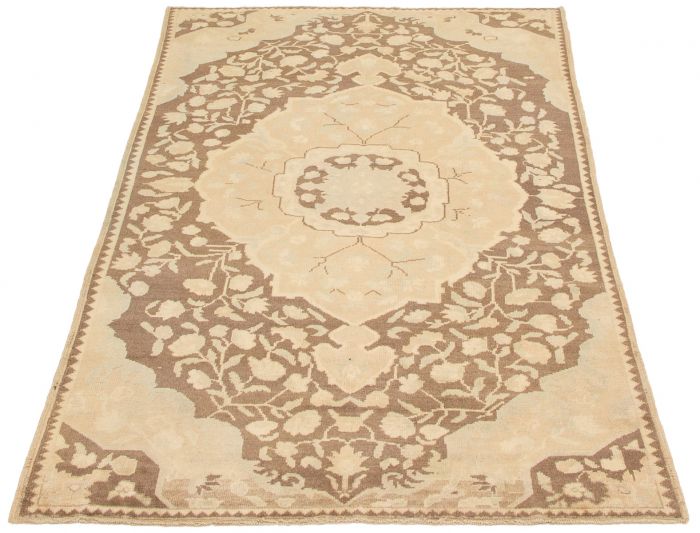 Perisan Style 4'9" x 8'5" Hand-knotted Wool Rug 