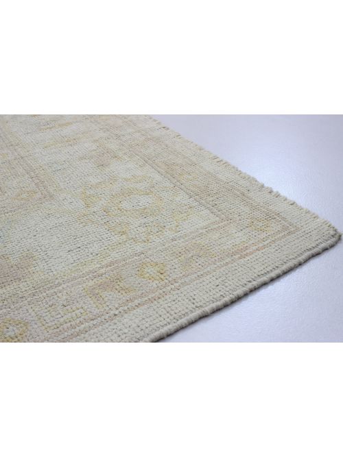 Turkish Authentic Ushak 6'4" x 8'10" Hand-knotted Wool Rug 