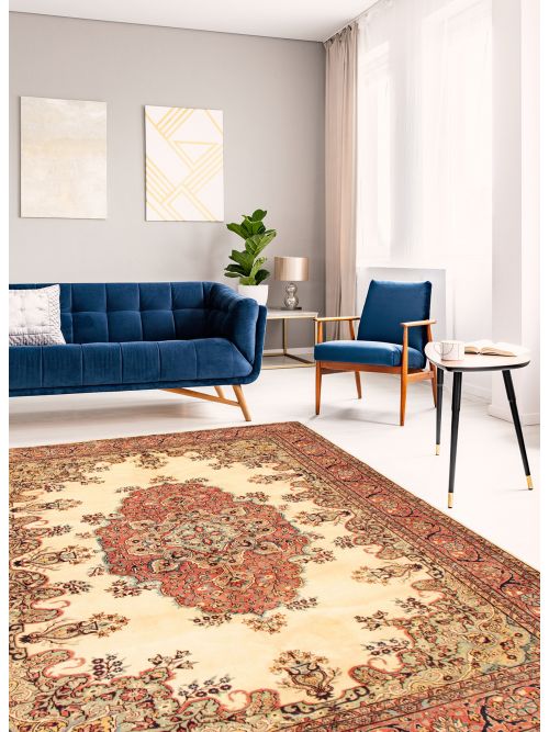 Turkish Kayseri Vintage 7'1" x 10'1" Hand-knotted Wool Rug 