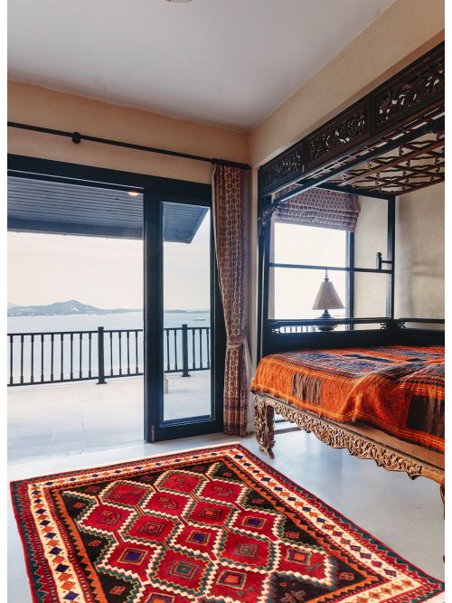 Tapis style persan 4'8" x 5'10" en laine