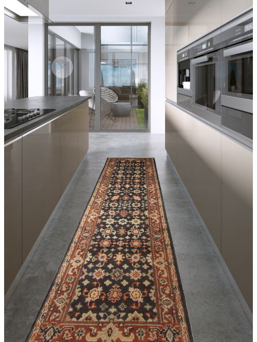 Indian Serapi Heritage 2'6" x 9'9" Hand-knotted Wool Rug 