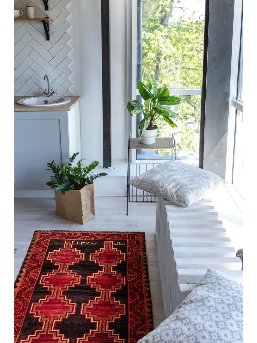 Persian Style 4'3" x 9'1" Hand-knotted Wool Rug 
