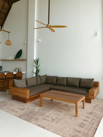 Looma 7'10" x 9'11" Hand-knotted Wool Rug 