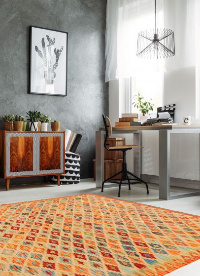 Kilim vif et coloré 4'10" x 6'3" en laine
