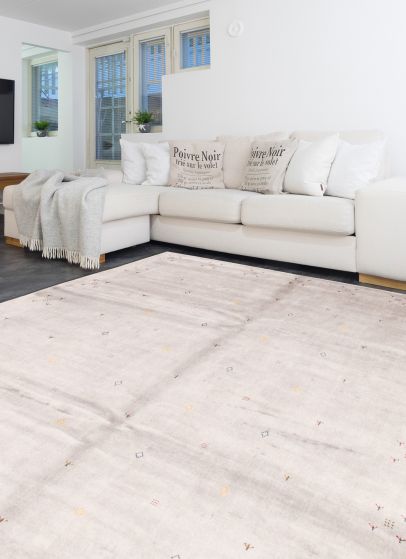 Indo Gabbeh 8'2" x 11'2" Hand Loomed Bamboo Silk Rug 