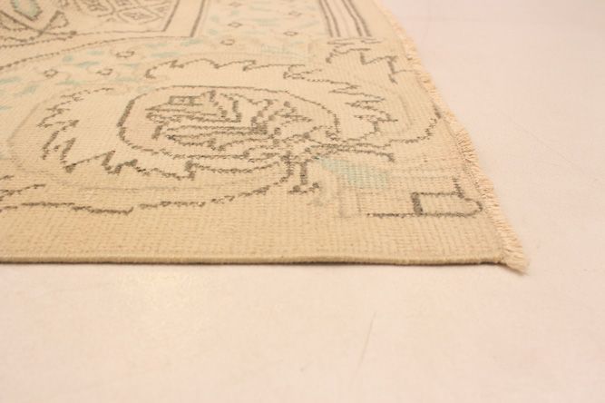 Turkish Antalya Vintage 5'5" x 9'6" Hand-knotted Wool Rug 
