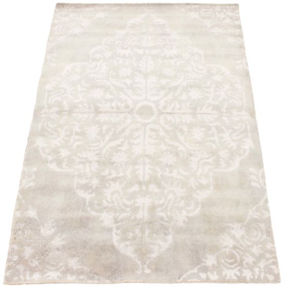 Indian La Seda 5'1" x 7'10" Hand-knotted Wool & Silk Rug 