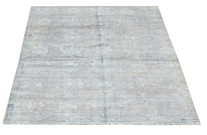 Indian Galleria 5'3" x 7'5" Hand Loomed Viscose Rug 