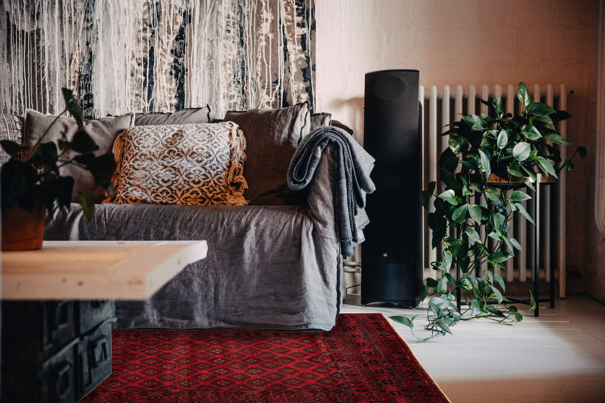 ECARPETGALLERY Finest Khal Mohammadi rug in living room
